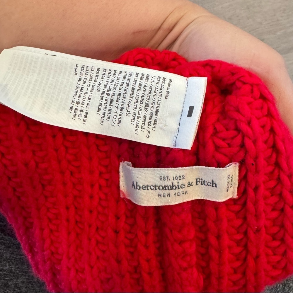 Abercrombie & Fitch Red Cuffed Chunky Knitted Pom-Pom Beanie Acrylic Winter Hat - Picture 5 of 5